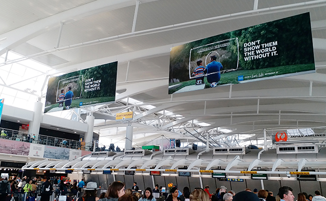 美國機(jī)場雙面卡布燈箱解決方案